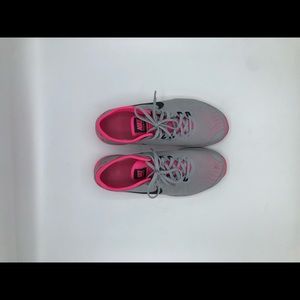 Nike women’s tennis shoes